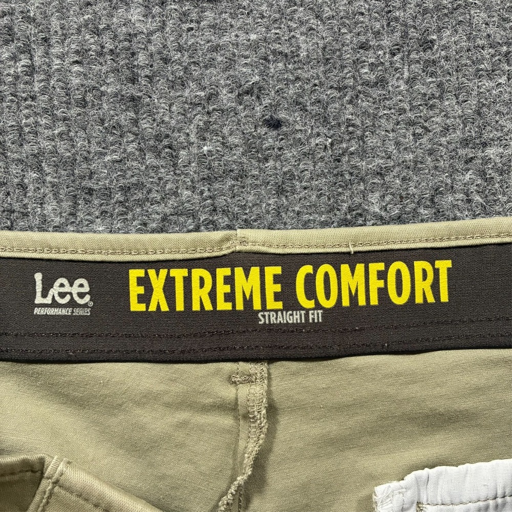 Lee Extreme Comfort Mens Straight Fit Pants Size 40x30 Beige Flat Front Mid Rise - Picture 3 of 9